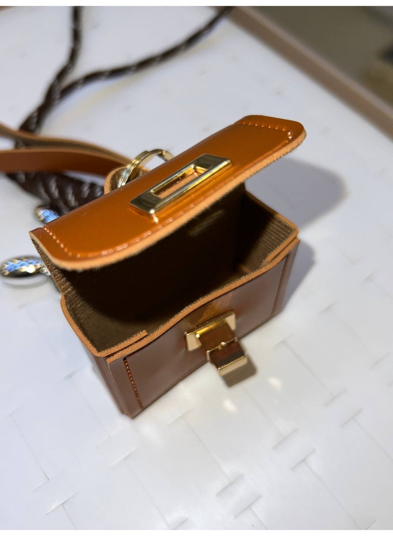 A stylish heart-shaped bag and keychains in assorted colors - Image 4